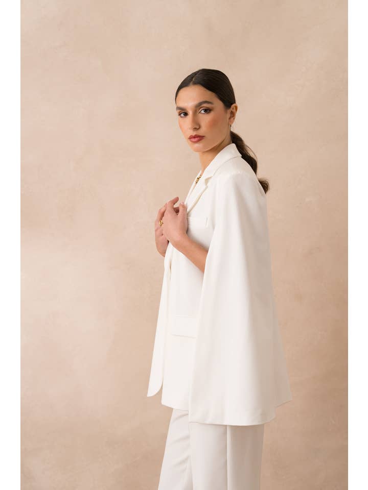 Attentif Paris – Blusão - Mulher por atacado – Casaco capa oversized com corte estruturado27