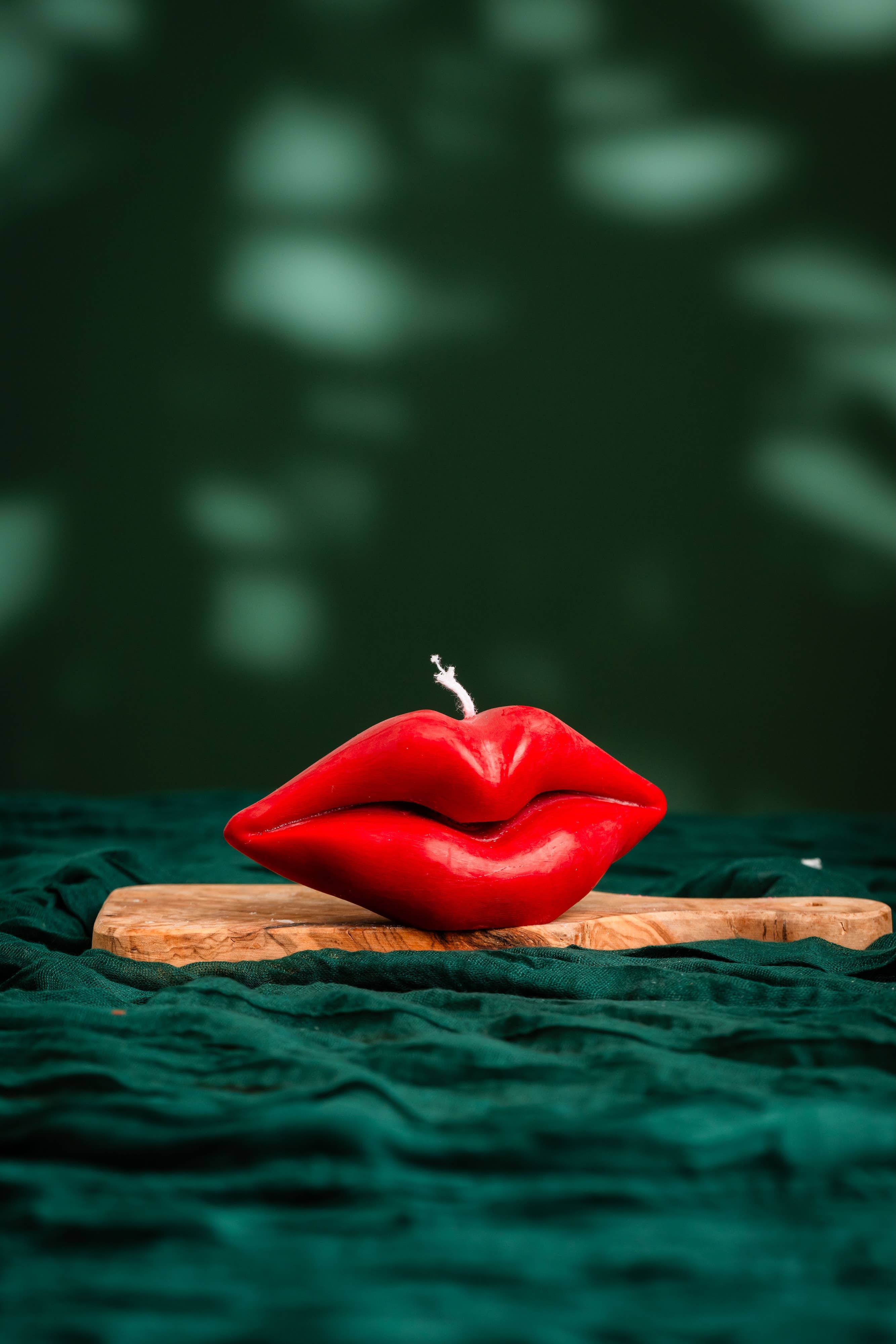 Allure CA - Wholesale Novelty Candle - Kissable Glow: Luxurious Lip-shaped Candle7