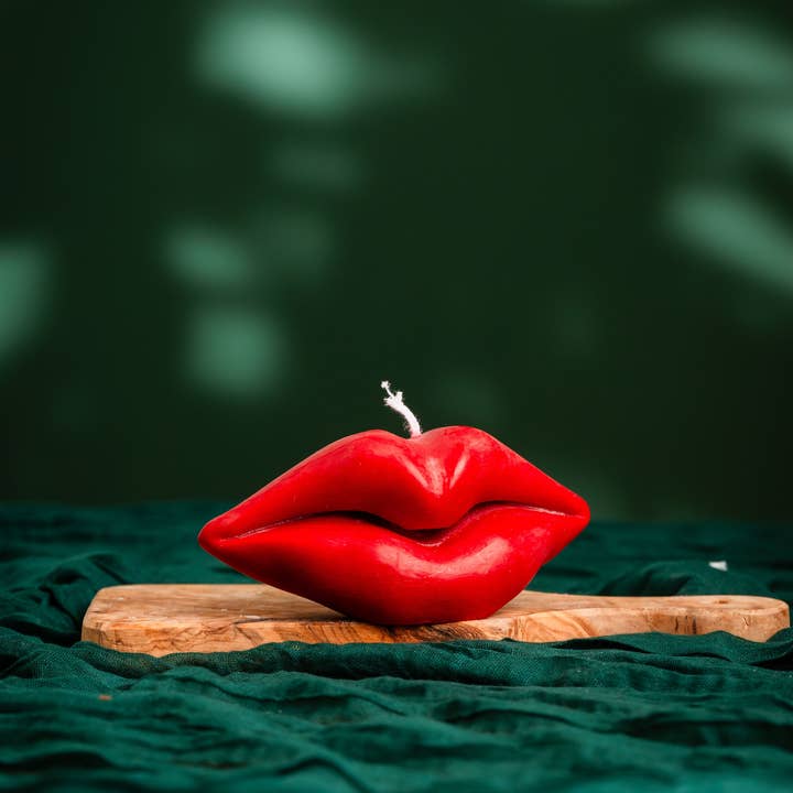 Allure CA - Wholesale Novelty Candle - Kissable Glow: Luxurious Lip-shaped Candle7