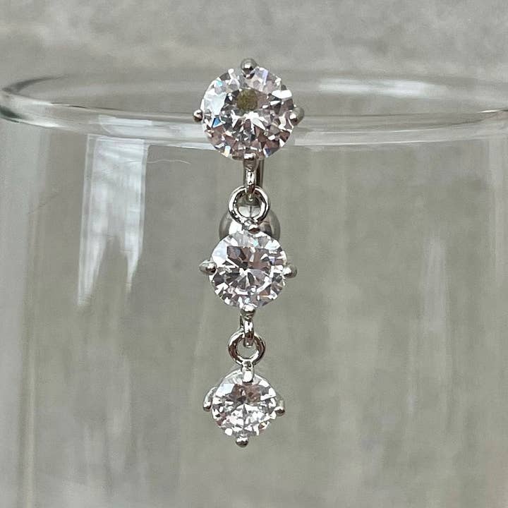 Bague de nombril argentée en zircone cubique (14 g | 10 mm | acier chirurgical | argent, or ou or rose) pour la vente par Elara Body Jewelry