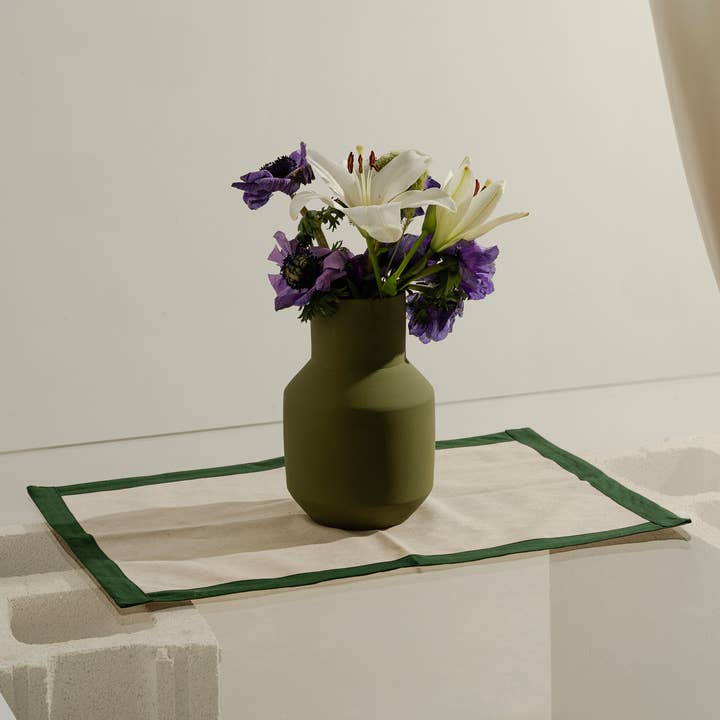 Grön Sado-vas i keramik i olivgrönt - perfekt för torkade blommor för wholesale på Faire1