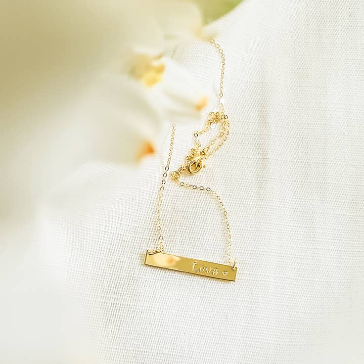 Colar Love Bar por atacado de GiGisPetals