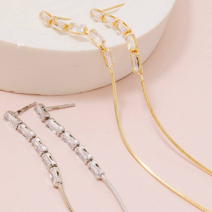 Boucles d'oreilles pendantes longues avec chaîne fine et baguette Cz pour la vente par Fame Accessories