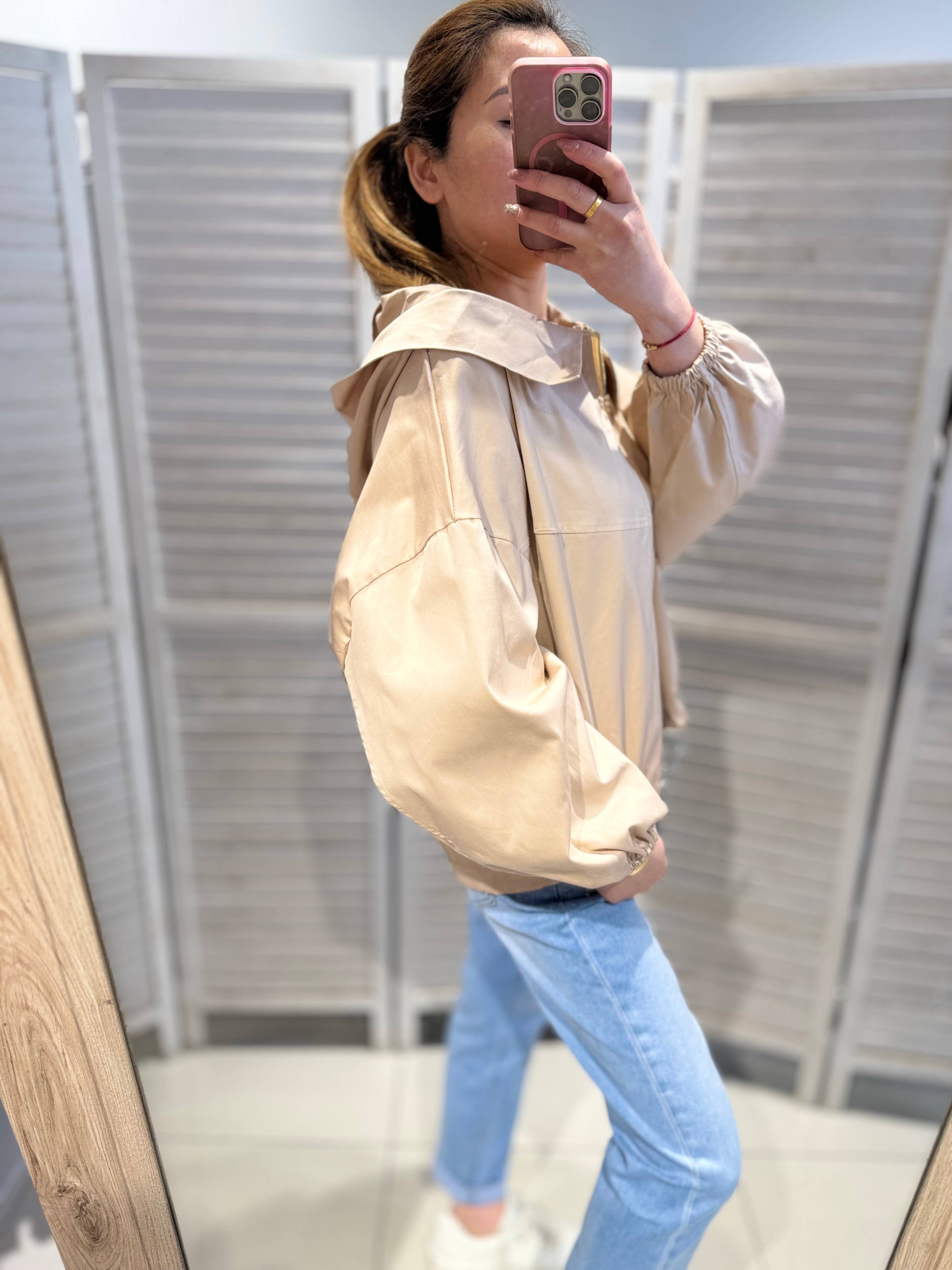 VICTORIA&ISAAC - Wholesale Jacket - Women's - Zip-up jacket with wide collar and decorative embroidery - Gia10100