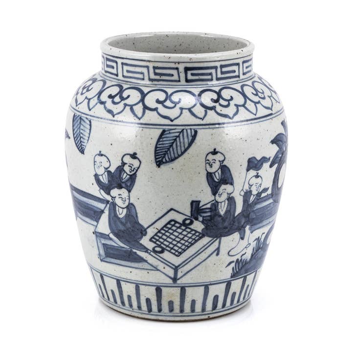 Bocal à couvercle ouvert bleu et blanc pour enfants jouant aux échecs pour la vente par Legend Accents