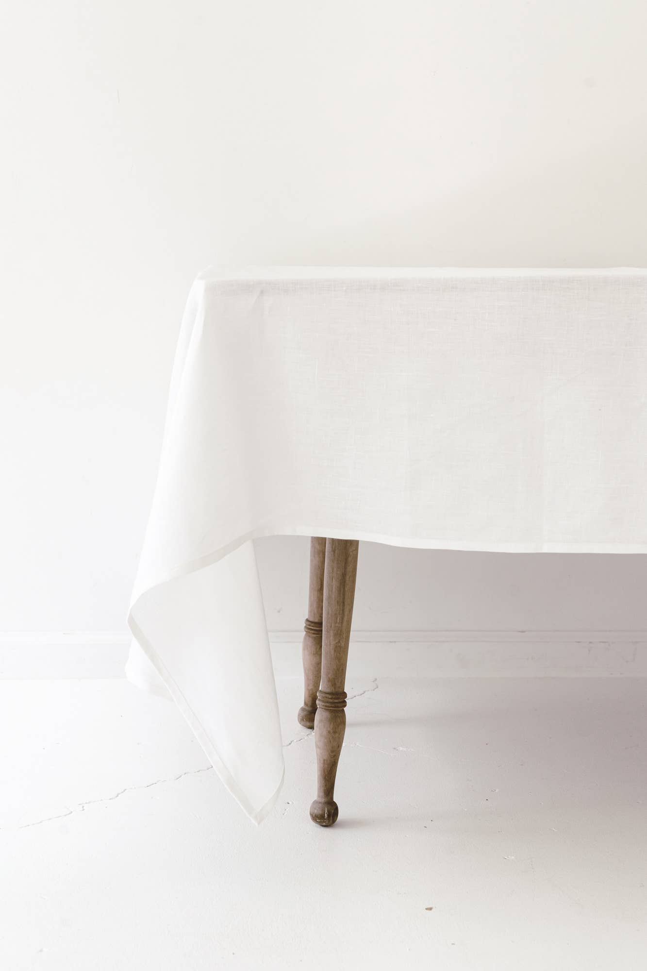 Heirloomed Collection - Wholesale Tablecloth - Linen Tablecloth in White1