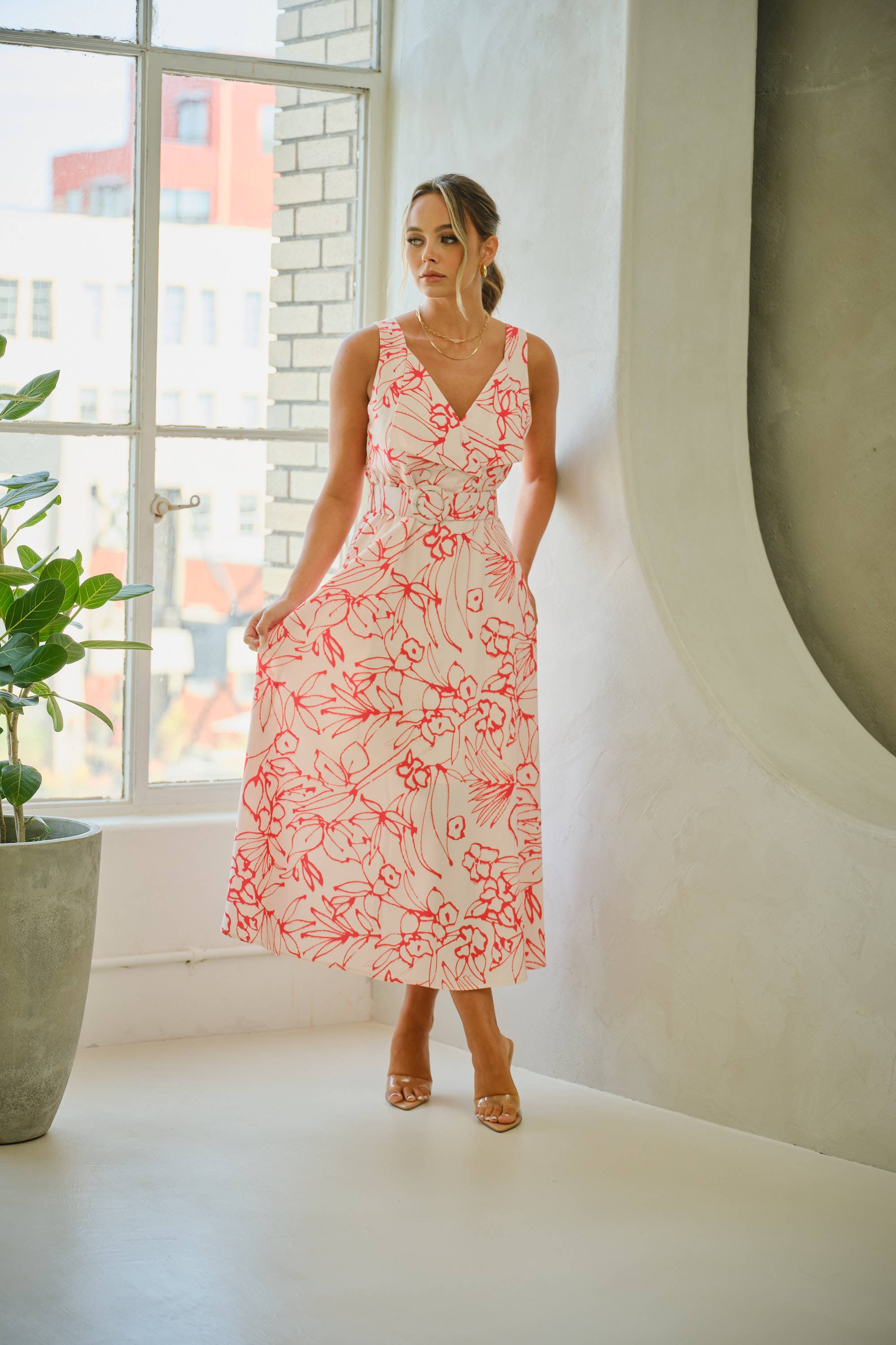 Tea & Cup - Vendita all'ingrosso Vestito - Donna -  Abito con spalline larghe con stampa floreale e cintura abbinata5