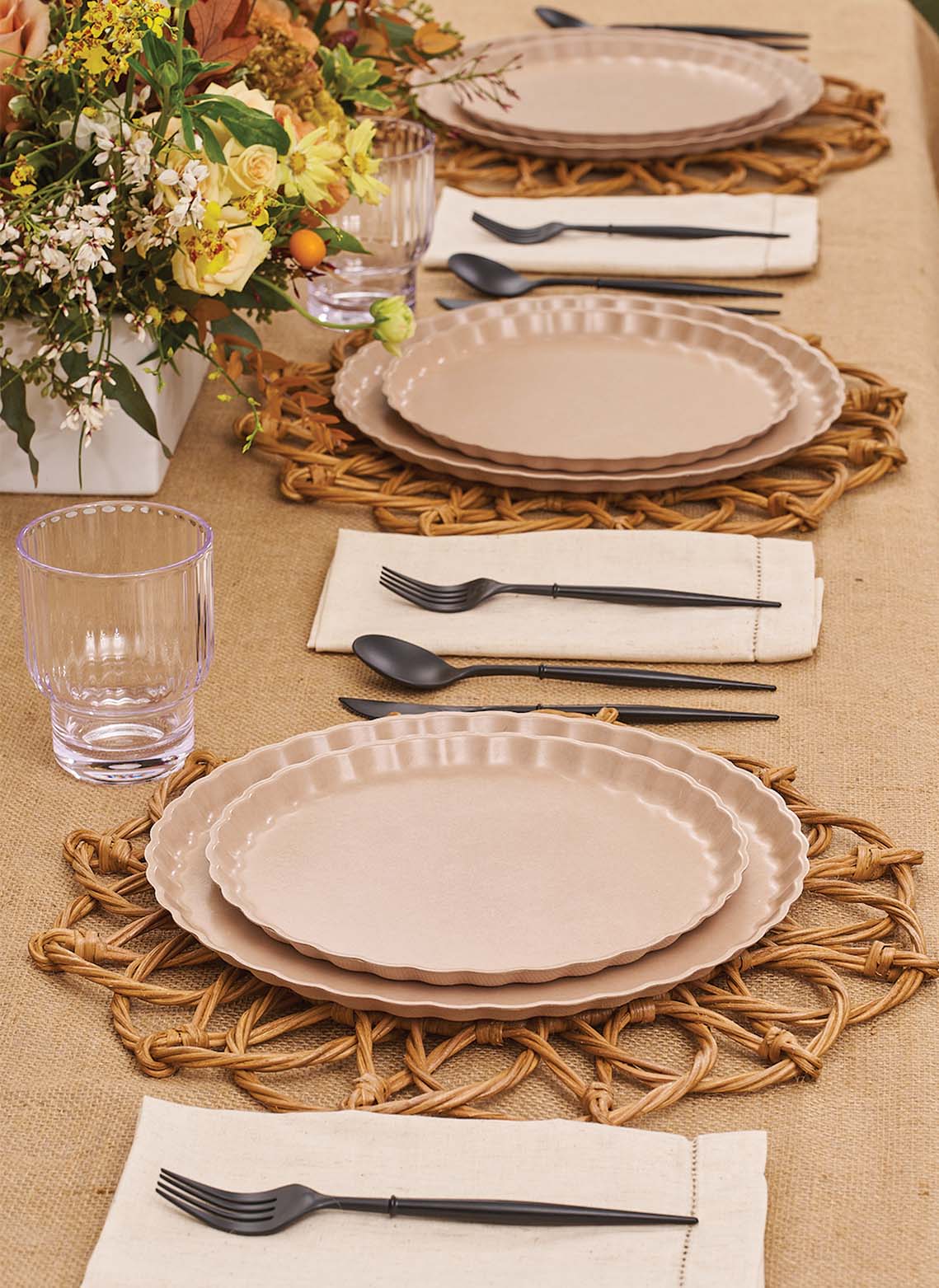 Sophistiplate - Wholesale Assorted cutlery set - All Black Bella Assorted Plastic Cutlery/24pc, Service for 83