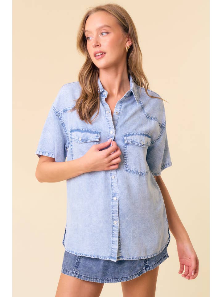 Doe and Rae – Engroshandel Skjorte med buttondown – til kvinder – KORTÆRMET OVERDIMENSIONERET DENIM SKJORTE MED KNAP - 43949T