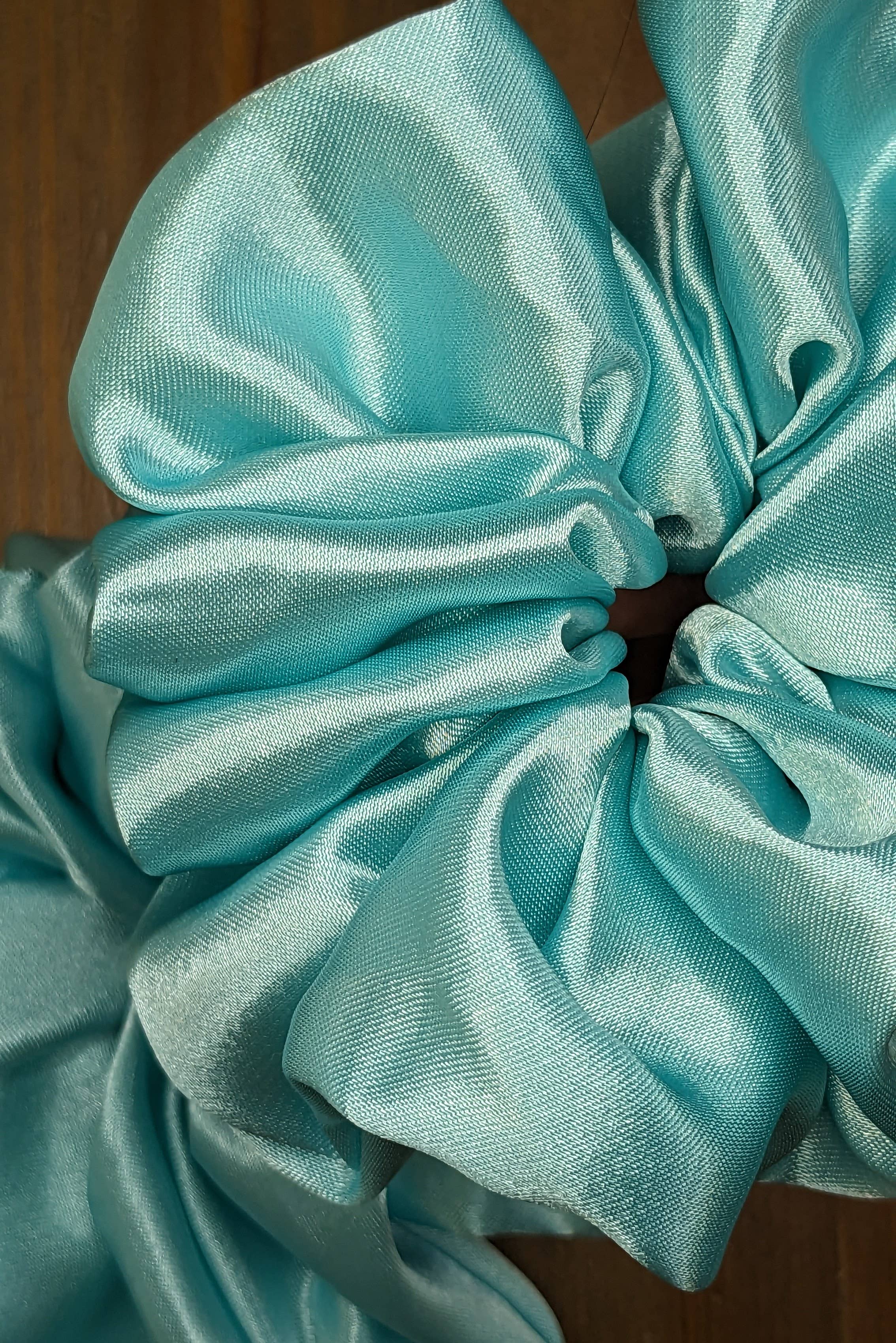 Janzy – Großhandel Haargummi – Damen – Extraglänzendes Haargummi aus seidenseidenem Satin6