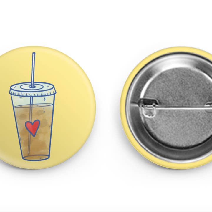 Iskaffe Button Pin for engroshandel hos Heirloom Design Co.