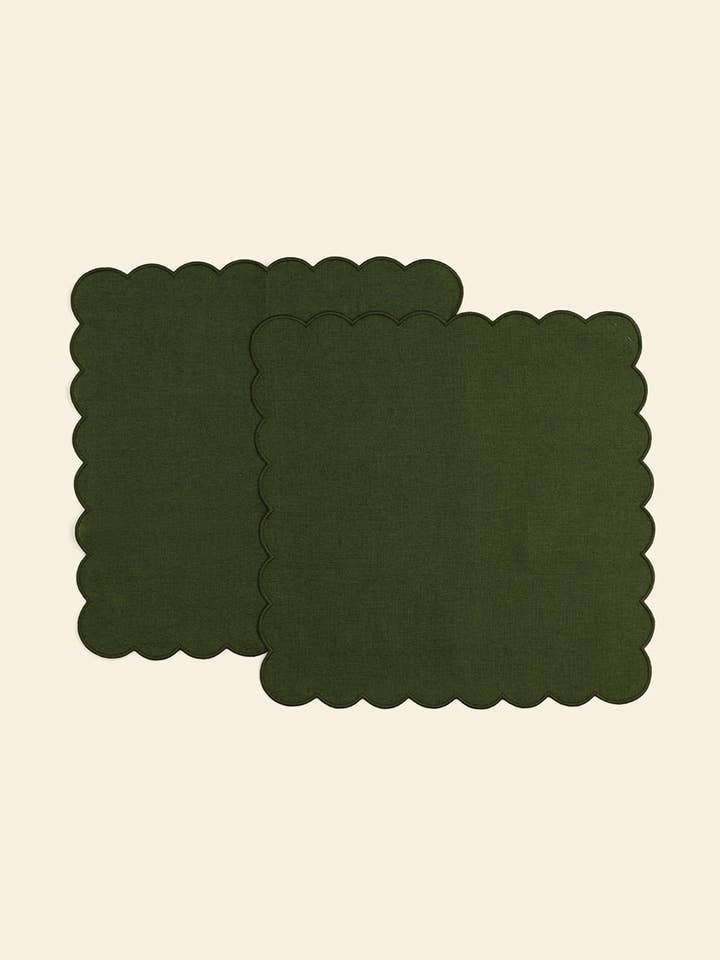 Scalloped Forest Green linen napkins (set of 2) for wholesale by Tomète