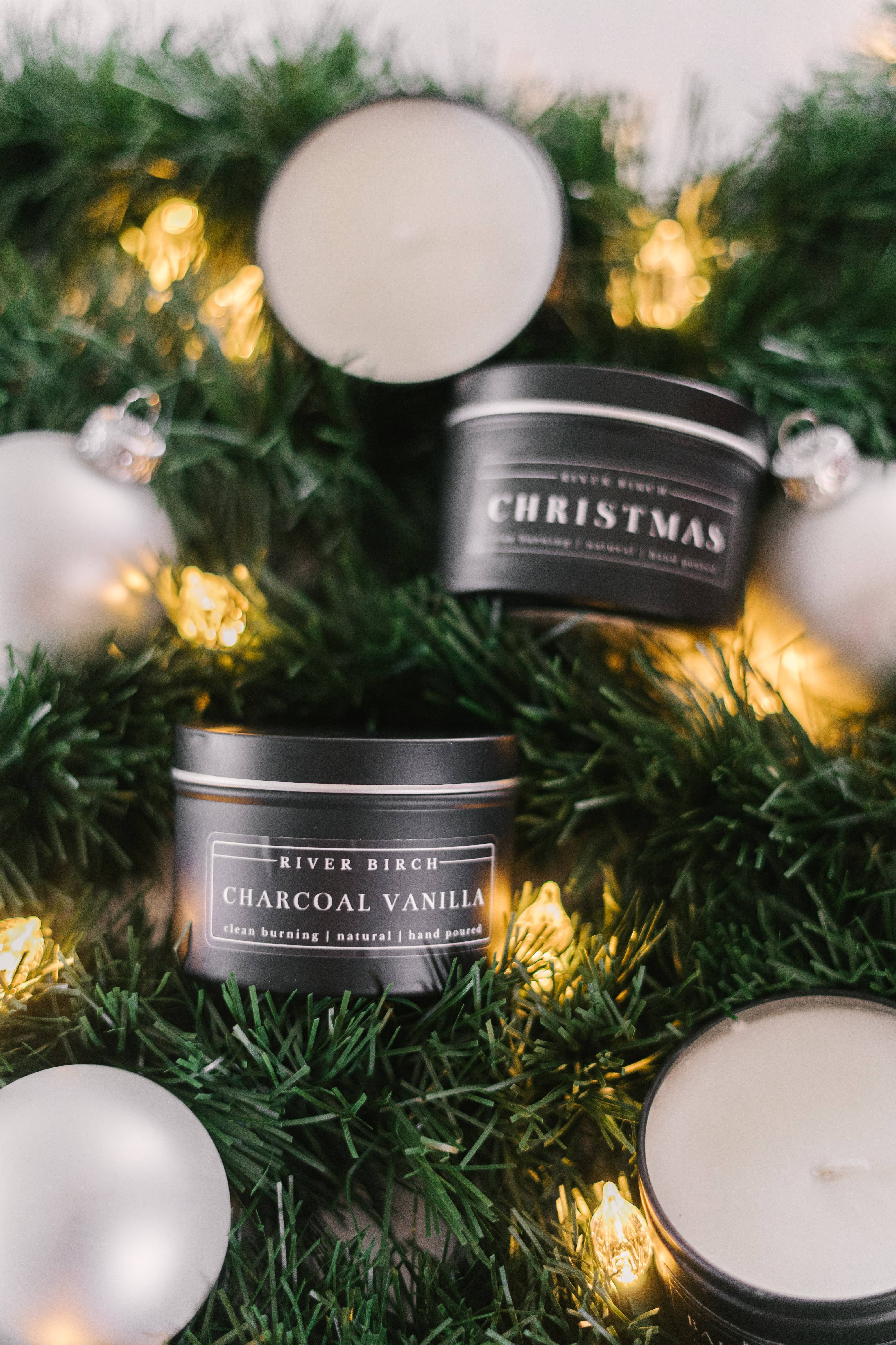 River Birch Candles – Engroshandel Rejsestearinlys – 8oz Charcoal Vanilla - Sort Tin Soy Candle7