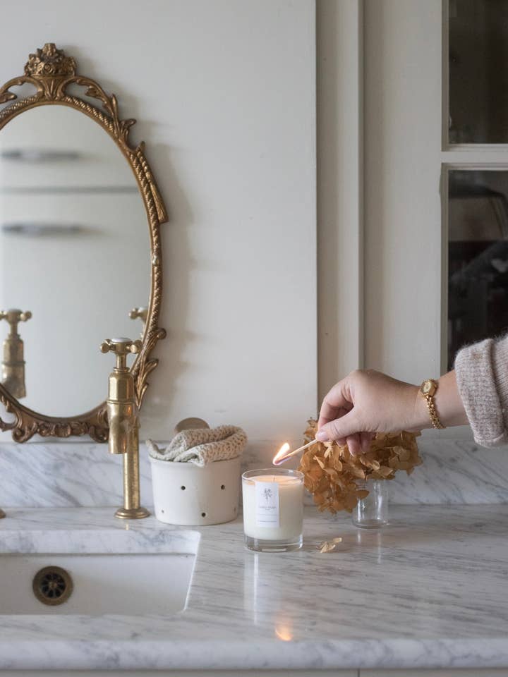 Cinnamon & Apple Signature Candle for wholesale by Samalanah Collection