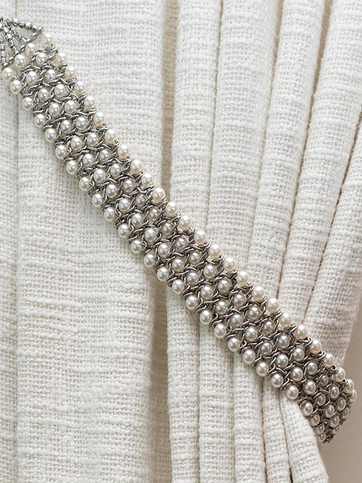 Pärlsilverdraperiband för wholesale av Emdee International