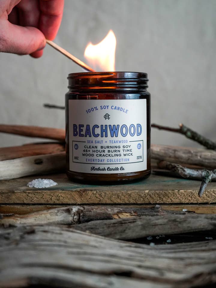 Beachwood | Sale marino + candela di soia in legno di teak da 8 once per la vendita all'ingrosso da parte di Ambush Candle Co.