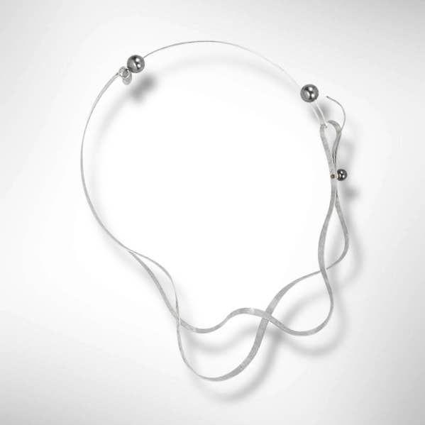 Chick Boss LLC - Vendita all'ingrosso Collane a bavaglio - VIBE 3 Una collana ondulata delicata e raffinata0