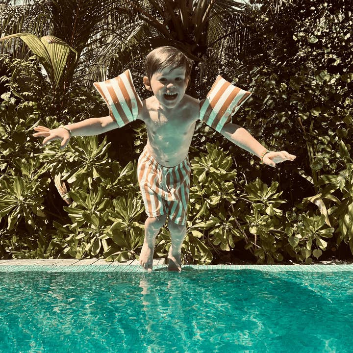 Bruin Wit Swim Essentials | Flow Bruin/Witte Zwembandjes 2-6 jaar for wholesale on Faire