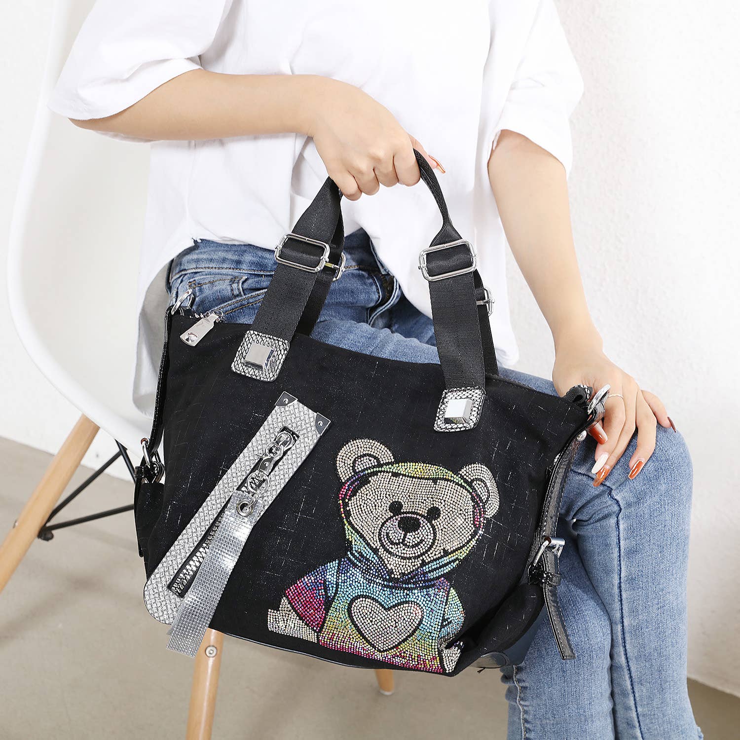 PEACH ACCESSORIES - Vendita all'ingrosso Tracolla - Donna - Borsa a tracolla alla moda con applicazione orsetto 6024712