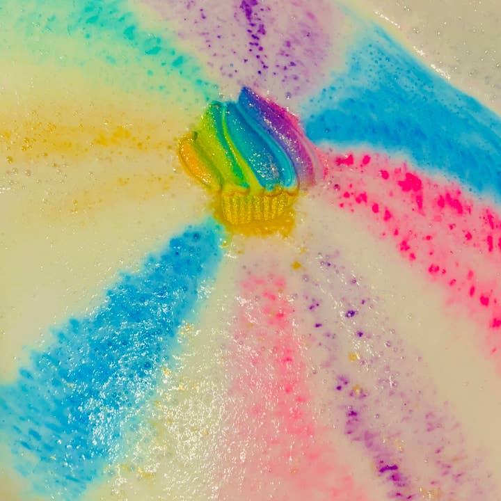 Southern Fleek Bath LLC – wholesale Bath bomb/fizz – Rainbow Cupcake Bath Bomb 6oz