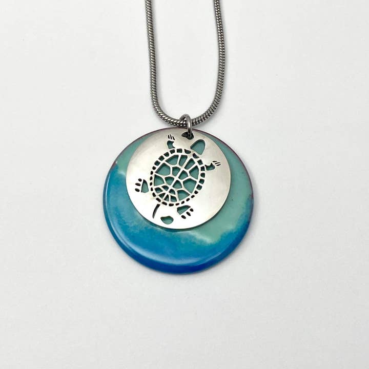Ciondolo a forma di tartaruga in rame smaltato per la vendita all'ingrosso da parte di Be Inspired UP
