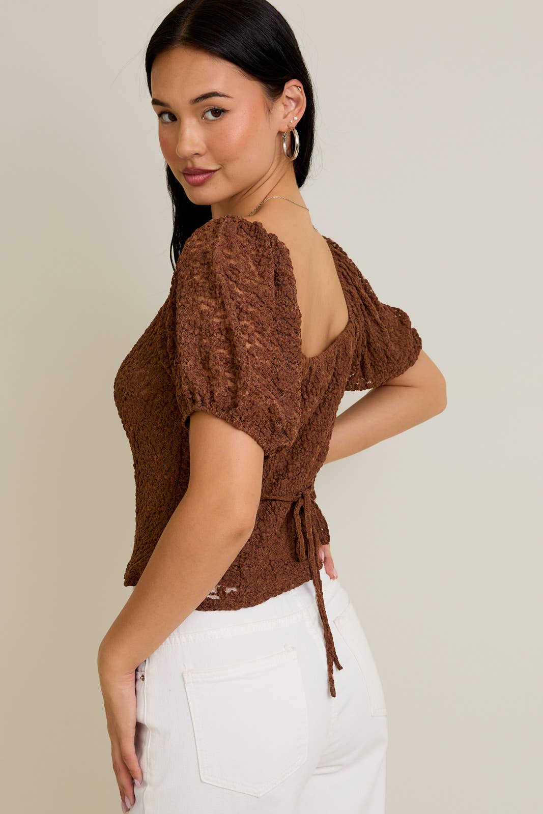 LE LIS - Vente Chemisier – femme - Haut en dentelle à manches mi-longues bouffantes et col bénitier2