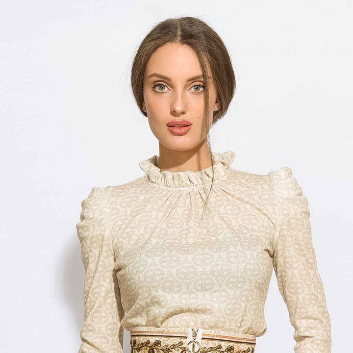 BLOUSE À ENCOLURE FRONCÉE ET IMPRIMÉ LOGO - COLLECTION LOGO IVOIRE pour la vente par Fashion Roots