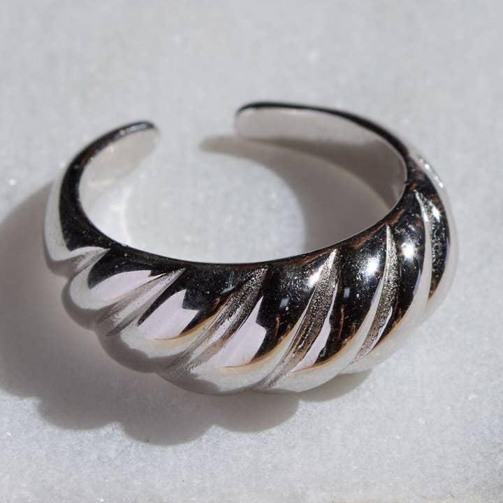 Sølv DNA Twist Ring for engroshandel hos Nickel and Suede