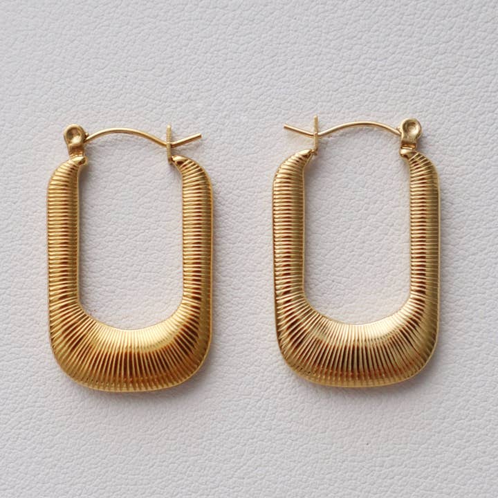 Luna Hoops | Créoles texturées dorées pour la vente par JESSA Jewelry