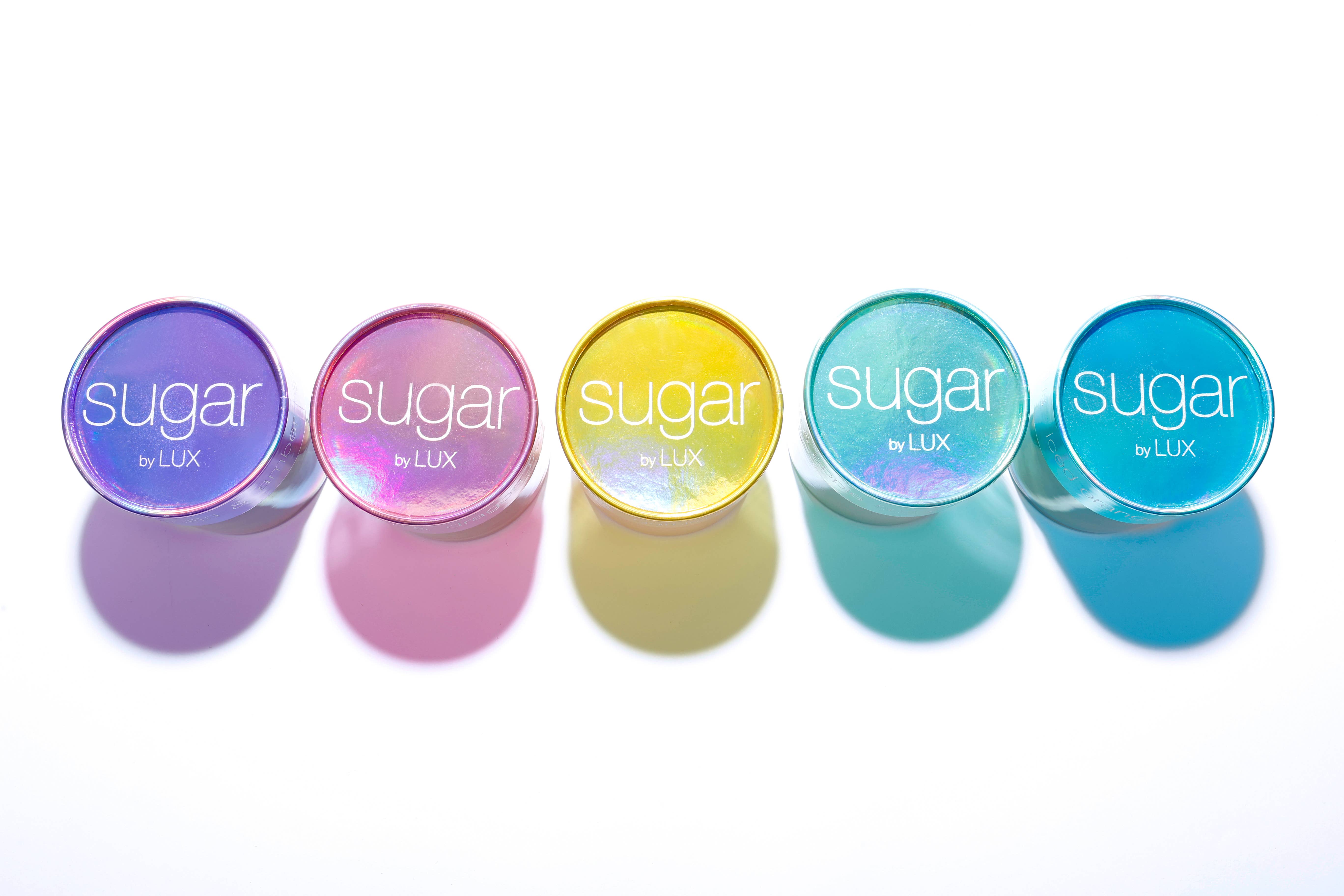 LUX FRAGRANCES - Vente Bougie en bocal - BOUGIE À DEUX MÈCHES AVEC COUVERCLE DÉCORATIF GARDÉNIA ET AGRUMES2