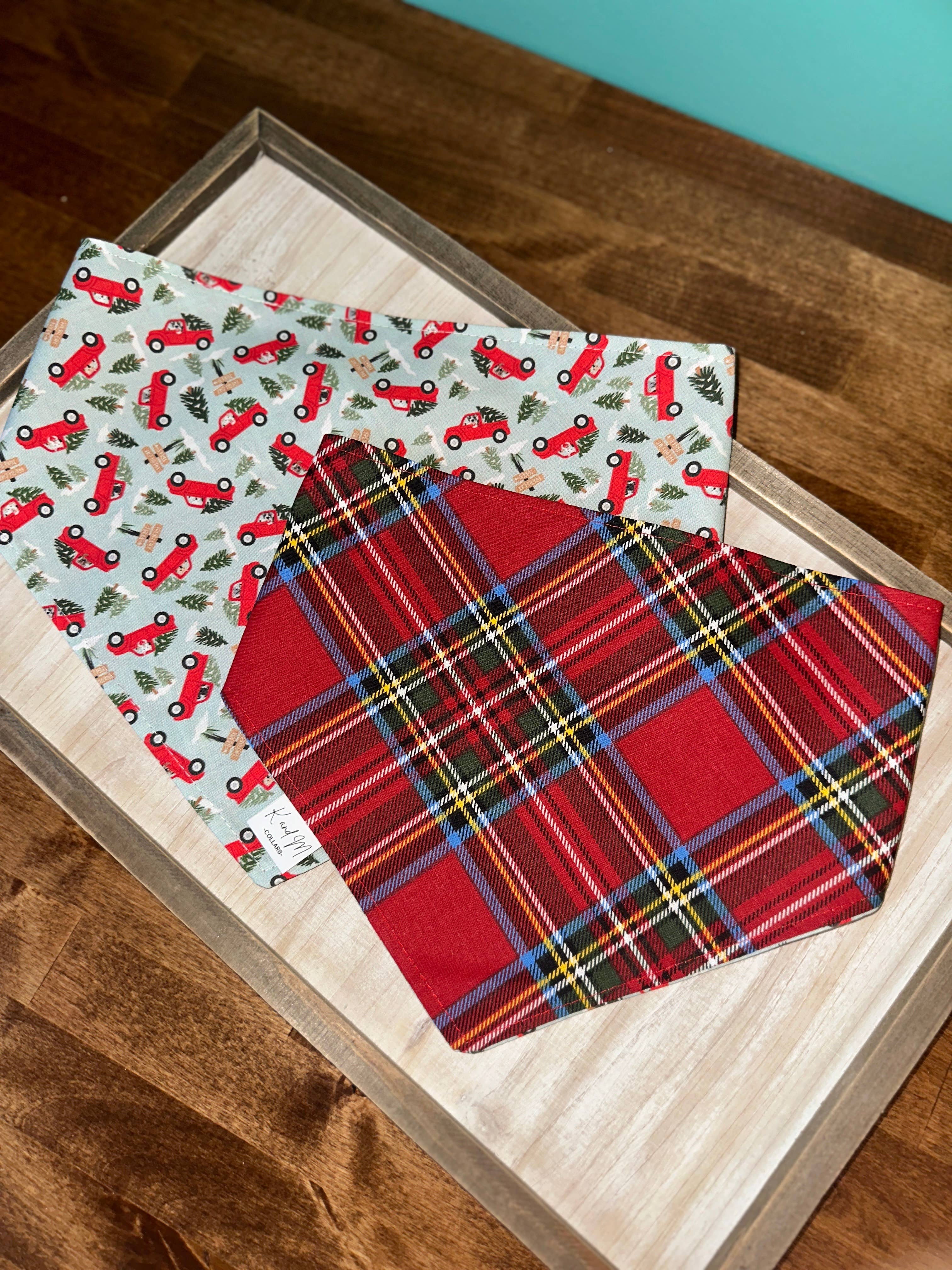 K and M Collars - Venta al por mayor Bandana - Perros - Pañuelo reversible para perros con camiones de árboles de Navidad