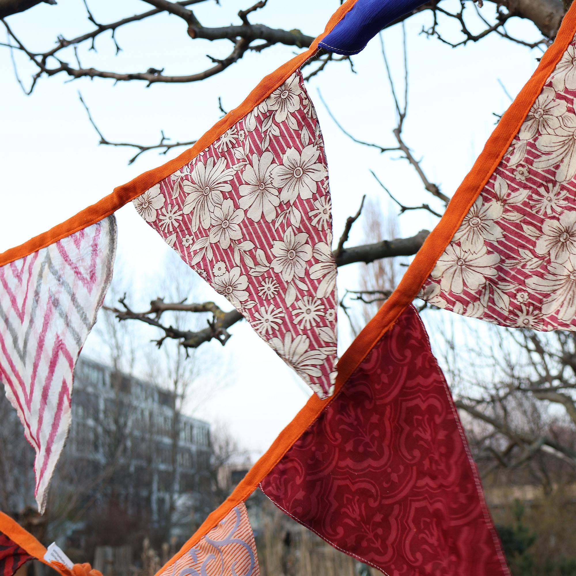 Tribal Trade GmbH – Großhandel Wimpel/Girlande – Wimpelkette Stoff bunt 10m Fahnenkette Girlande Recycling4