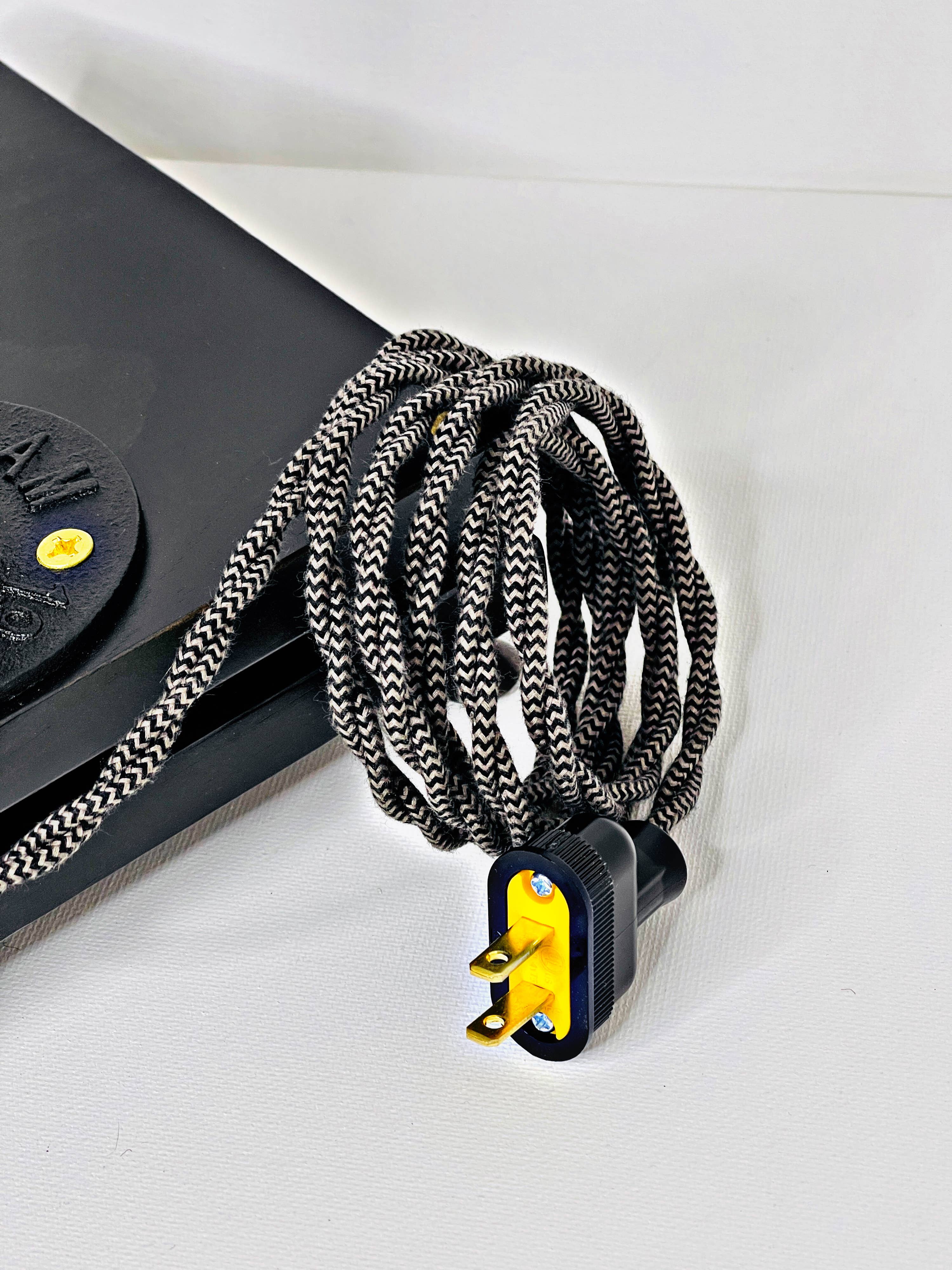 Fifty1st - Wholesale Accent/Desk Lamp - Skull Table Lamp “Max Gold”8