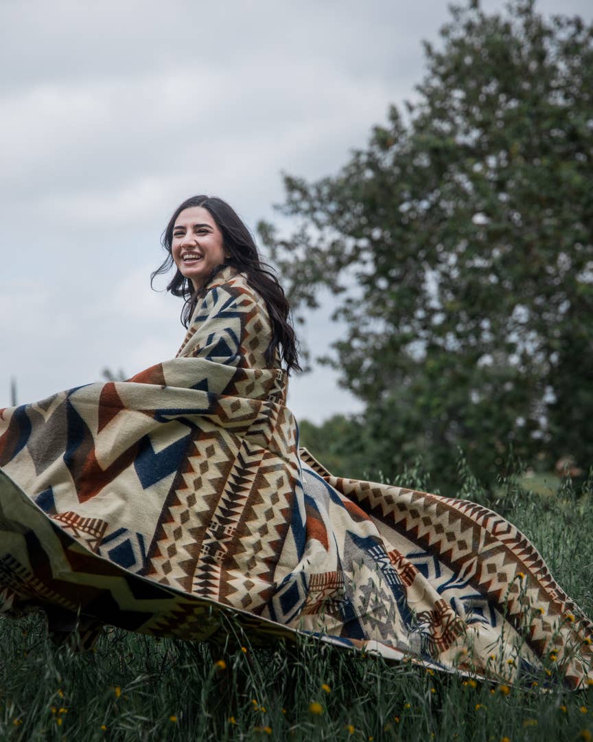Beyond Borders Collective | Artisan-Made Blankets & Throws - Wholesale Throw Blanket - Awa Blanket - Earth1