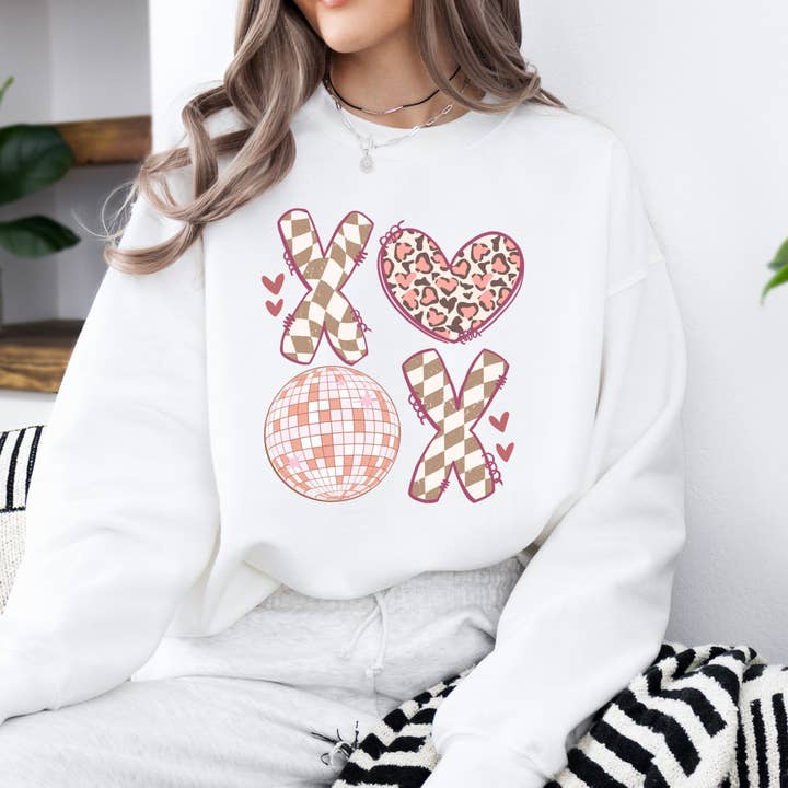 ATTA TOOD Wholesale - Wholesale Graphic Sweatshirt - Women's - Retro XOXO Valentine women's graphic sweatshirt, Boho crew3