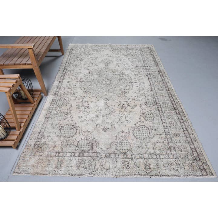 5,4x9 ft Vintage Matta, Turkisk Matta, Beige Sydvästlig Ullmatta för wholesale av The Loom Wholesale