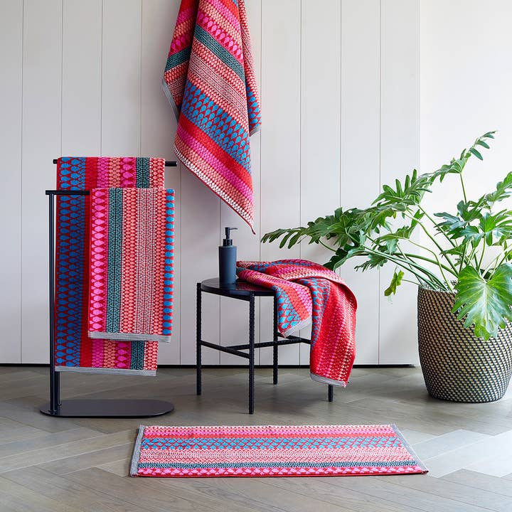 Margo Selby - Wholesale Bath Towel - Cotton Bath Towels in Red, Pink and Turquoise | Faversham 600 GSM