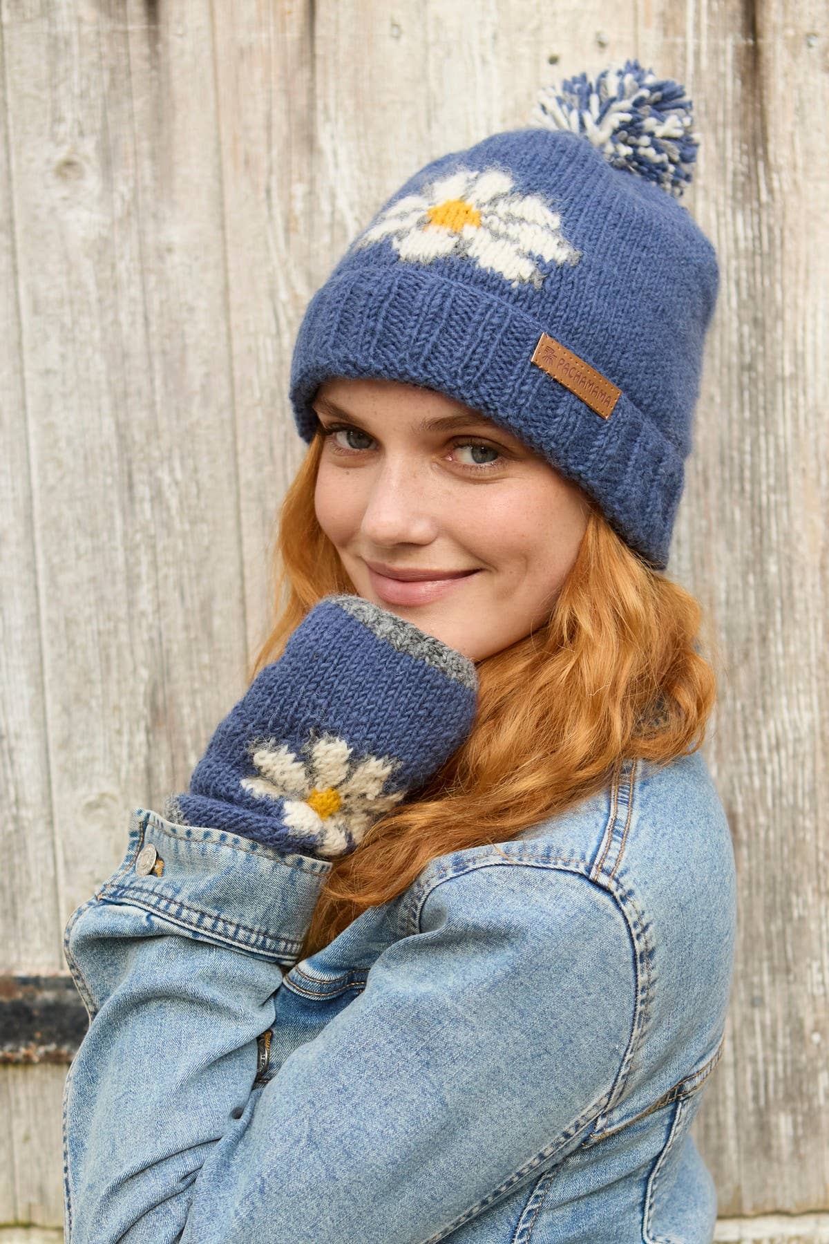 Denim Daisy Flower Blauwe Fleece Gevoerde Gebreide Wol Bobble Muts voor groothandel op Faire4