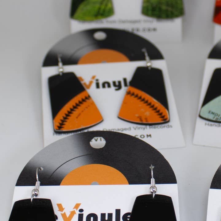 reVinyled - Vente Boucles d'oreilles pendantes - Boucles d'oreilles en vinyle recyclé, petites pendantes, rectangulaires 2