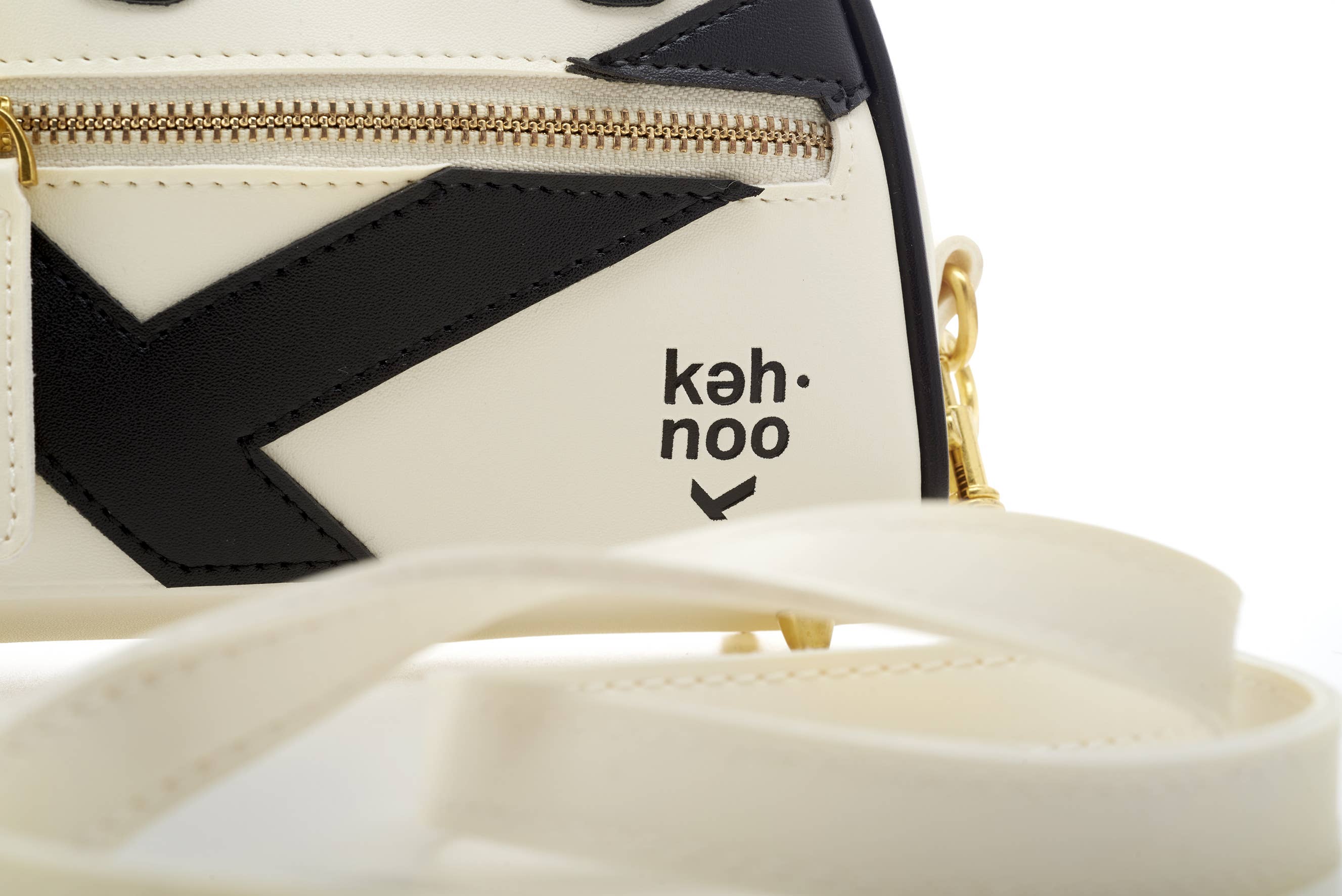 KEH-NOO – wholesale Purse/bag accessory – Women’s – Nomad Chic Mini Bag with Gold details and modern pop style4