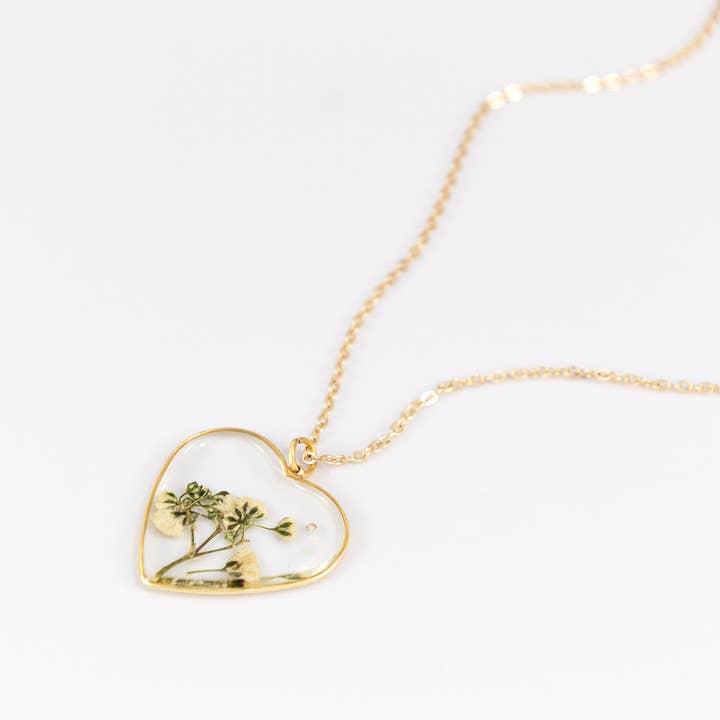 OLIELLE heart necklace with real baby's breath in resin for wholesale by Allie and Posie