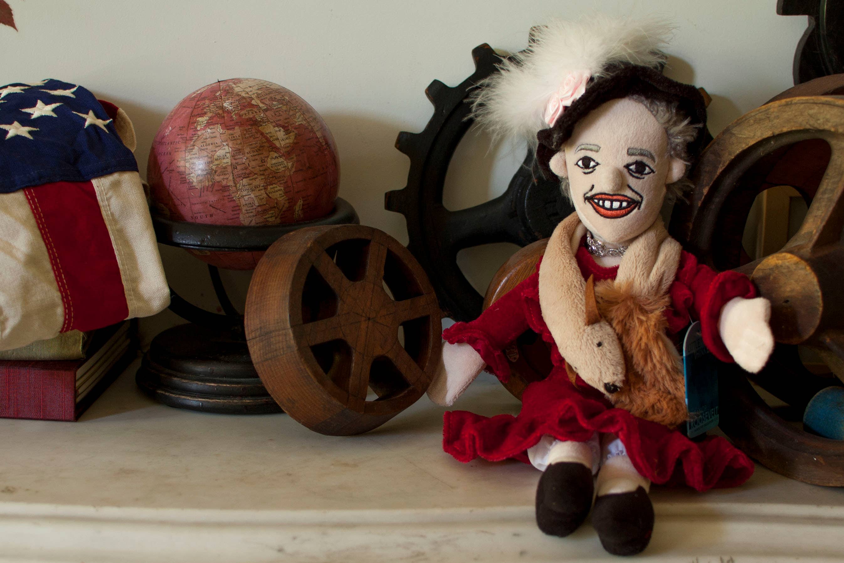 Unemployed Philosophers Guild - Wholesale Stuffed/Plush Toy - Kids & Baby - Eleanor Roosevelt Little Thinker1