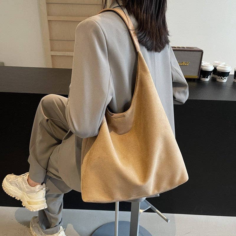 FurDecoration – Bolsa de ombro – Mulher por atacado – Mala de Ombro Grande em Camurça de Cor Sólida1