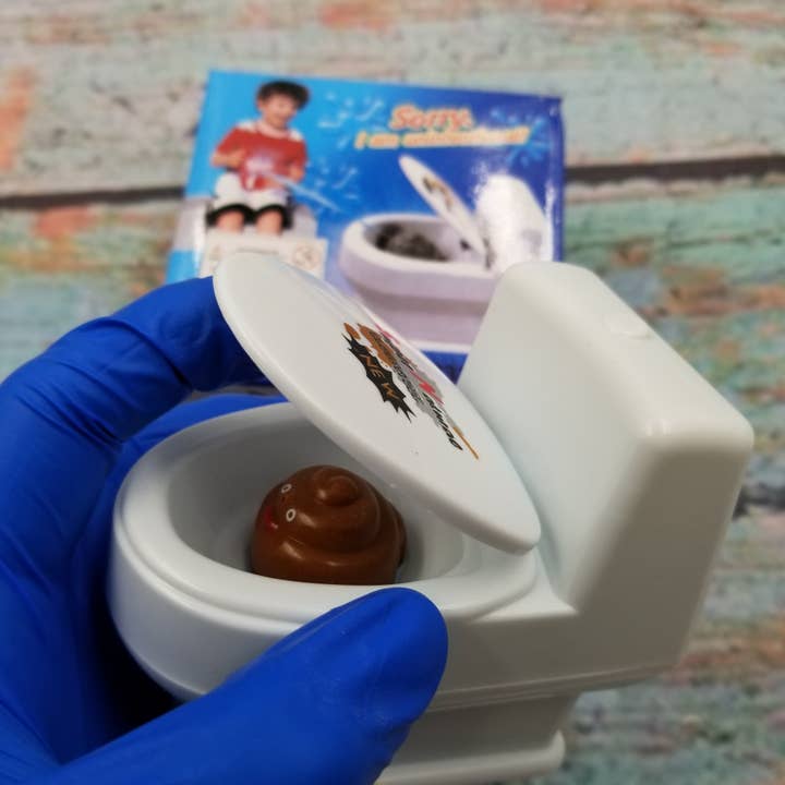 MIAS SHOP - Wholesale Classic Toy - Kids - Interesting Poop Spray Prank Water Spray Toy