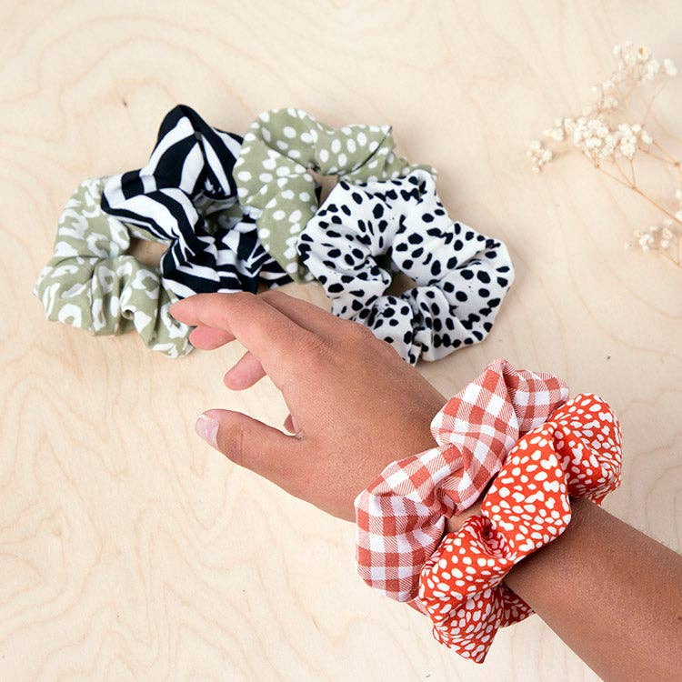 Kikkerland Design Inc - Wholesale DIY Craft Kit - Crafters Scrunchie Kit2