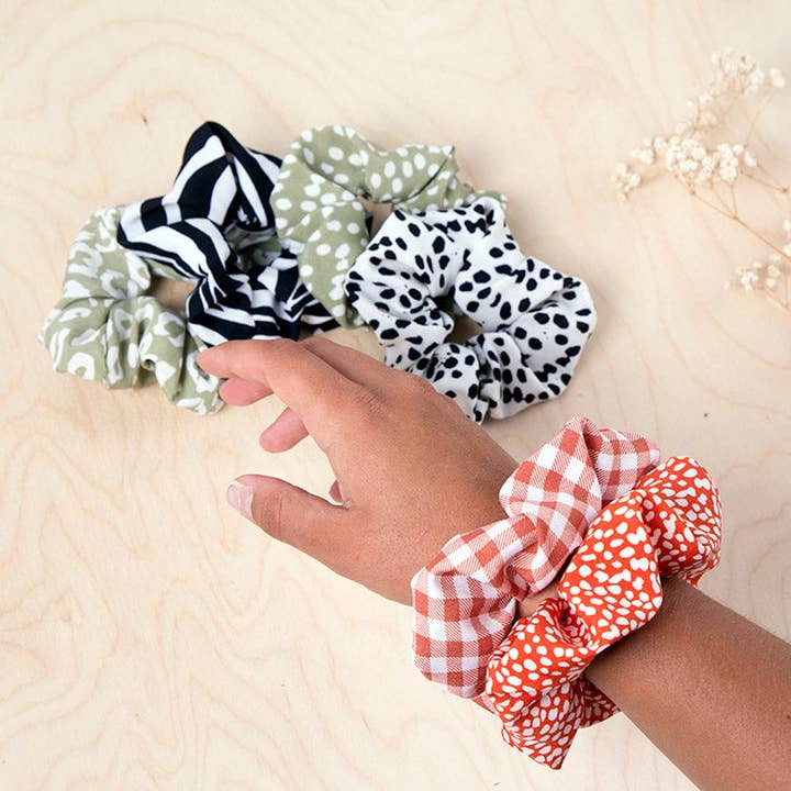 Kikkerland Design Inc - Wholesale DIY Craft Kit - Crafters Scrunchie Kit2