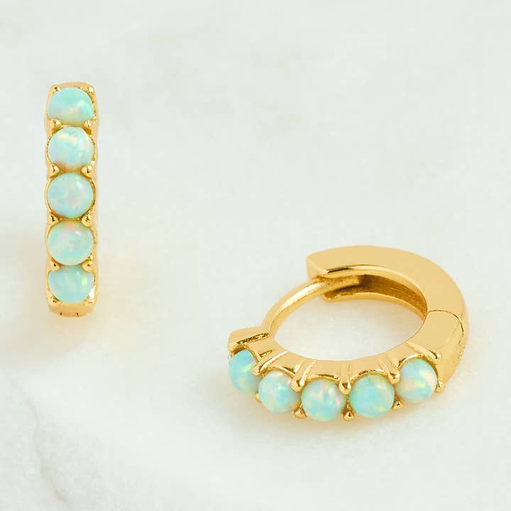 Boucles d'oreilles créoles en or avec opale jaune lune, créoles en or, boucles d'oreilles pour la vente par Claire Hill Designs