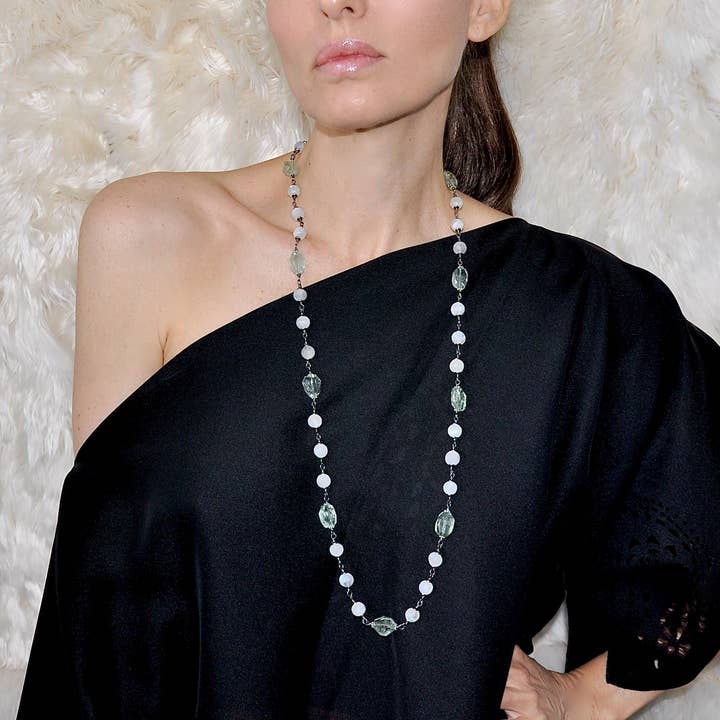 Collana con ametista verde e pietra di luna per la vendita all'ingrosso da parte di GemDiggers