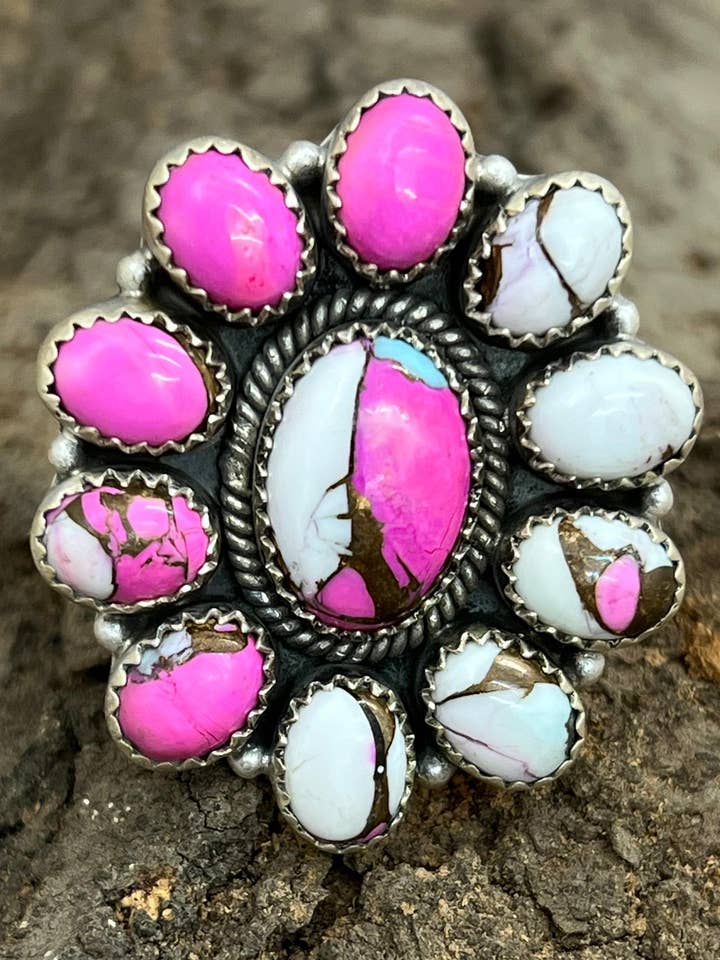 Håndlavede justerbare ringe i sterlingsølv med turkis bomuldsbolsje og signeret Nizhoni for engroshandel hos Nizhonitradersllc