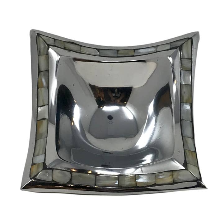 Plateau de service évasé en aluminium avec incrustation de nacre pour la vente par Wilco Home